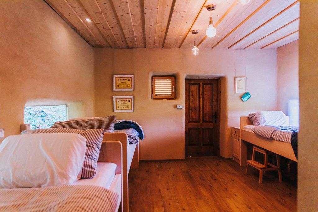 Апартаменты Sleeping With Bees - Tourist Farm Muha Гросупле Экстерьер фото